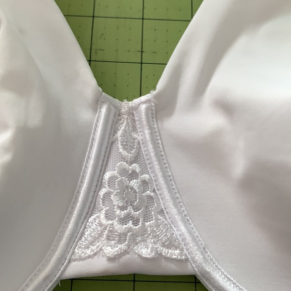 Vanity Fair Bra - Picture 3 of 8